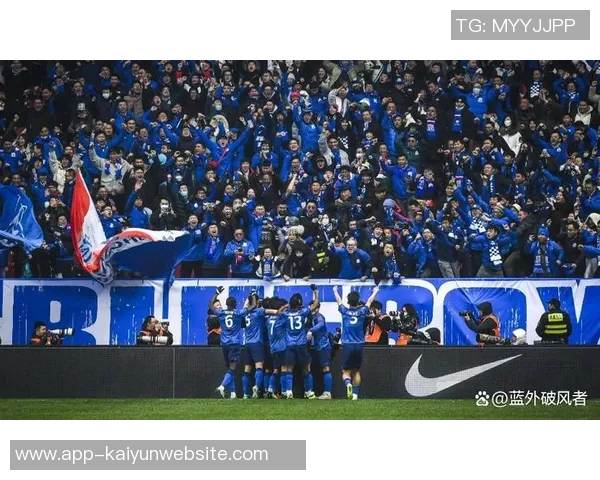 申花新援拉唐抵达上海自嘲绰号大老鼠引发球迷热议