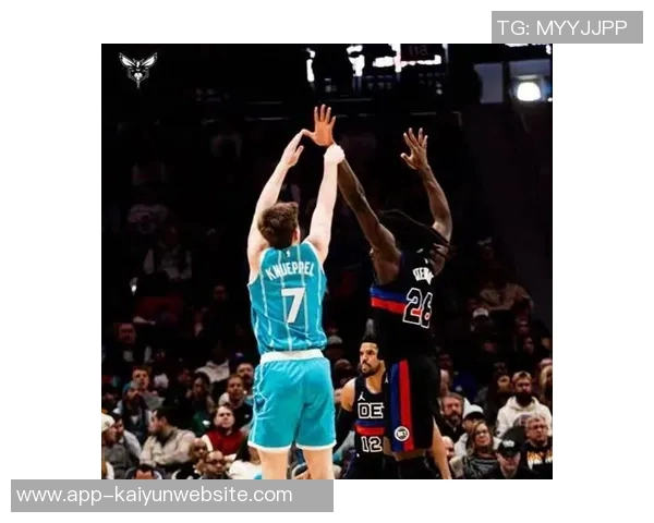 布克首节失准后强势反弹半场贡献13分4助攻助队逆转局势 布克首节失准后强势反弹半场贡献13分4助攻助队逆转局势