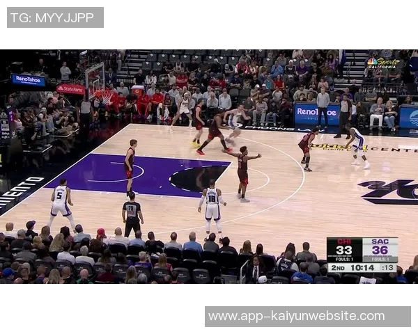 布朗尼持球突破展现父亲风范急停跳投精准入筐引发全场欢呼